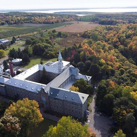 Auberge De L'Abbaye D'Oka Buitenkant foto