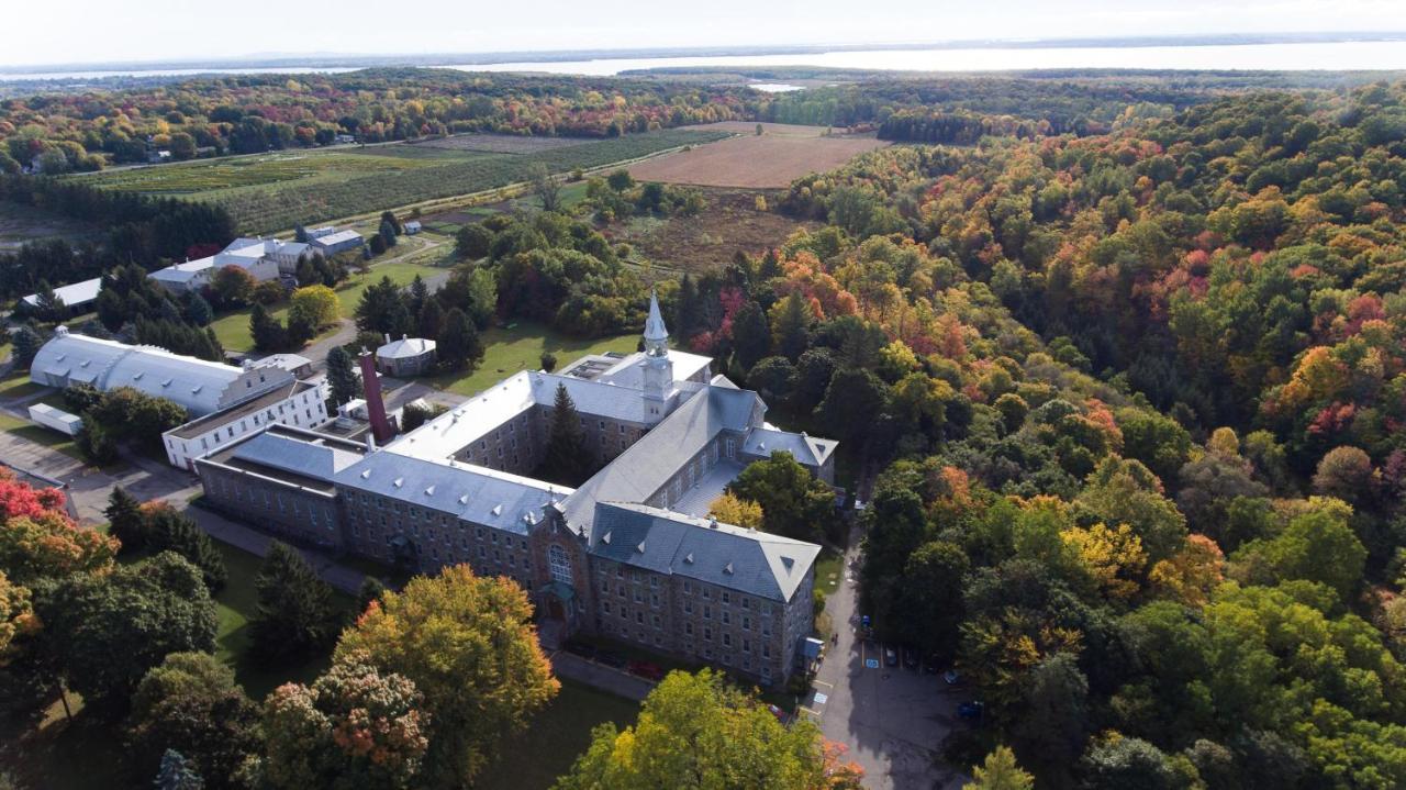 Auberge De L'Abbaye D'Oka Buitenkant foto