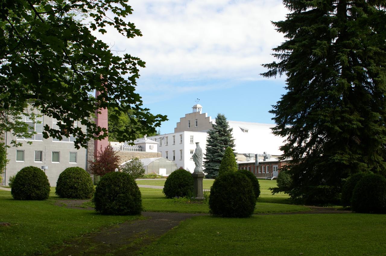 Auberge De L'Abbaye D'Oka Buitenkant foto