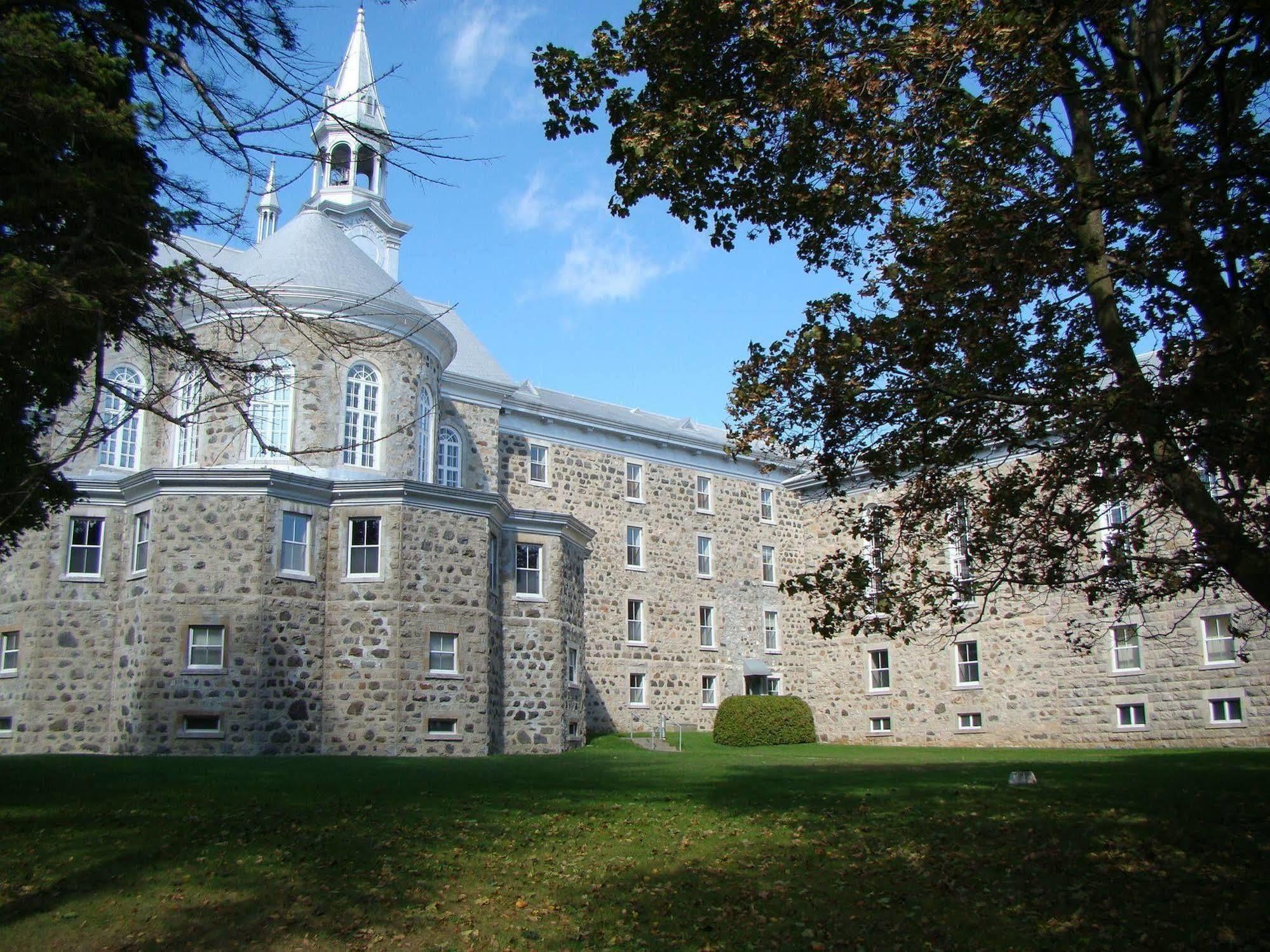 Auberge De L'Abbaye D'Oka Buitenkant foto